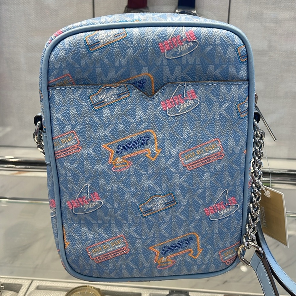 MICHAEL KORS
J Set Md Printed Signature Logo Crossbody NS CHAIN XBODY Flight
NWT - Picture 7 of 16